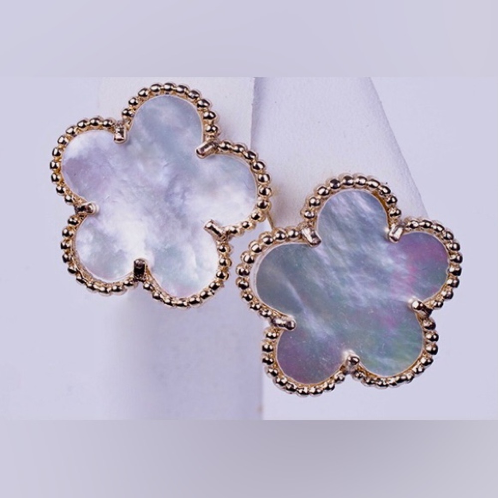 Flower Shaped White Clover Earrings Trimmed In Gold - Picture 1 of 1